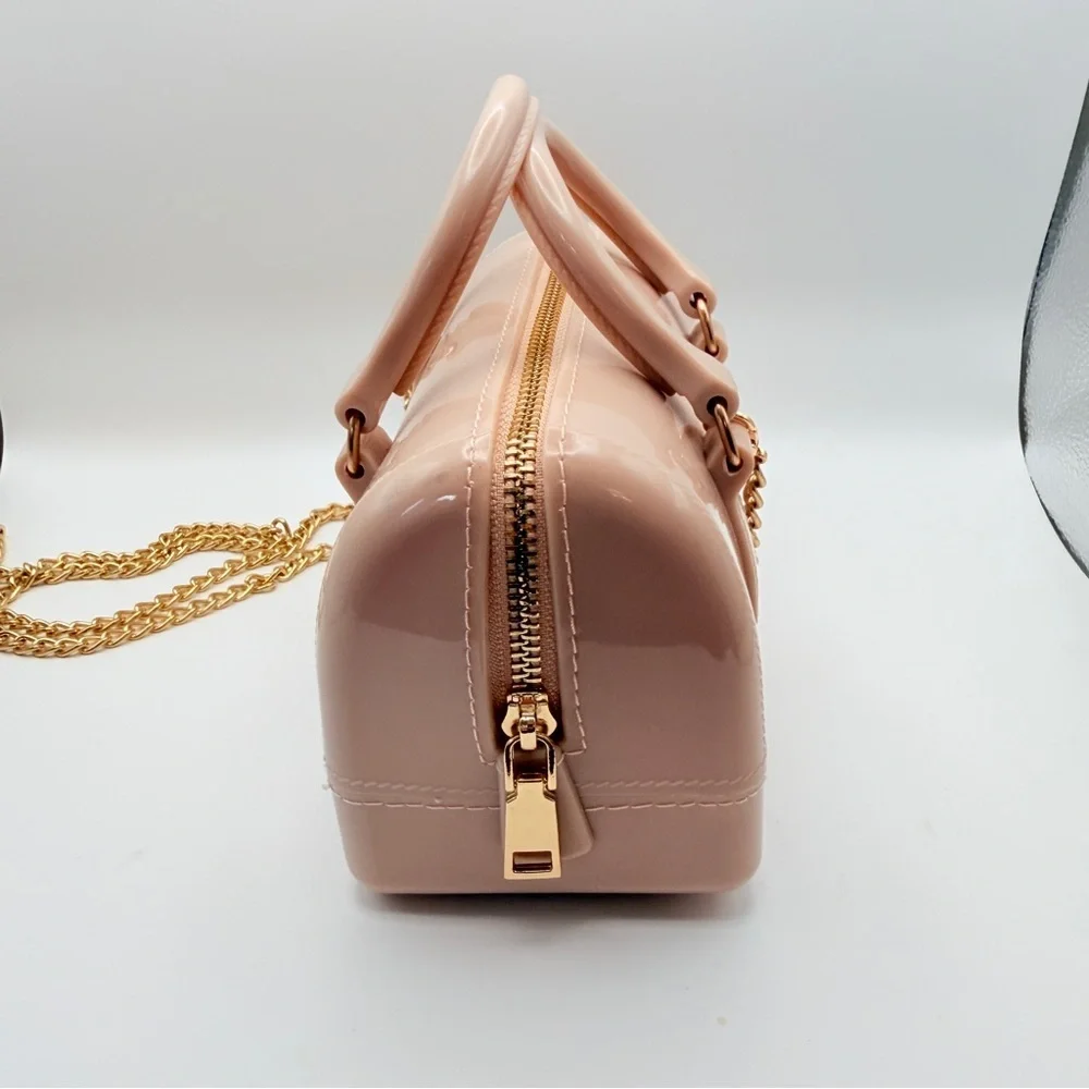 Cute & Fun Pale Pink Handbag with Gold Chain - Picture 4 of 10